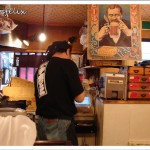 Japanese Restaurants in Tokyo | Unatoto chef is taking payment