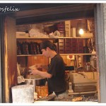 Japanese Restaurants in Tokyo | Unatoto food and service chef preparing take away dishes