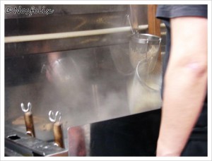 Japanese Restaurants in Tokyo Menmen Kamezo  food and service  preparation of ramen noodles