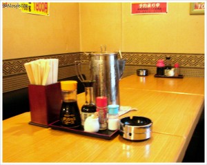 Japanese Restaurants in Tokyo | Naisu  interior  set up tables