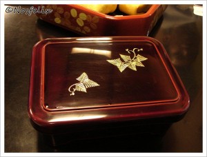 Sushi Restaurants in Tokyo  Baikoh  food and service  jewel like box  with chirashi zushi inside