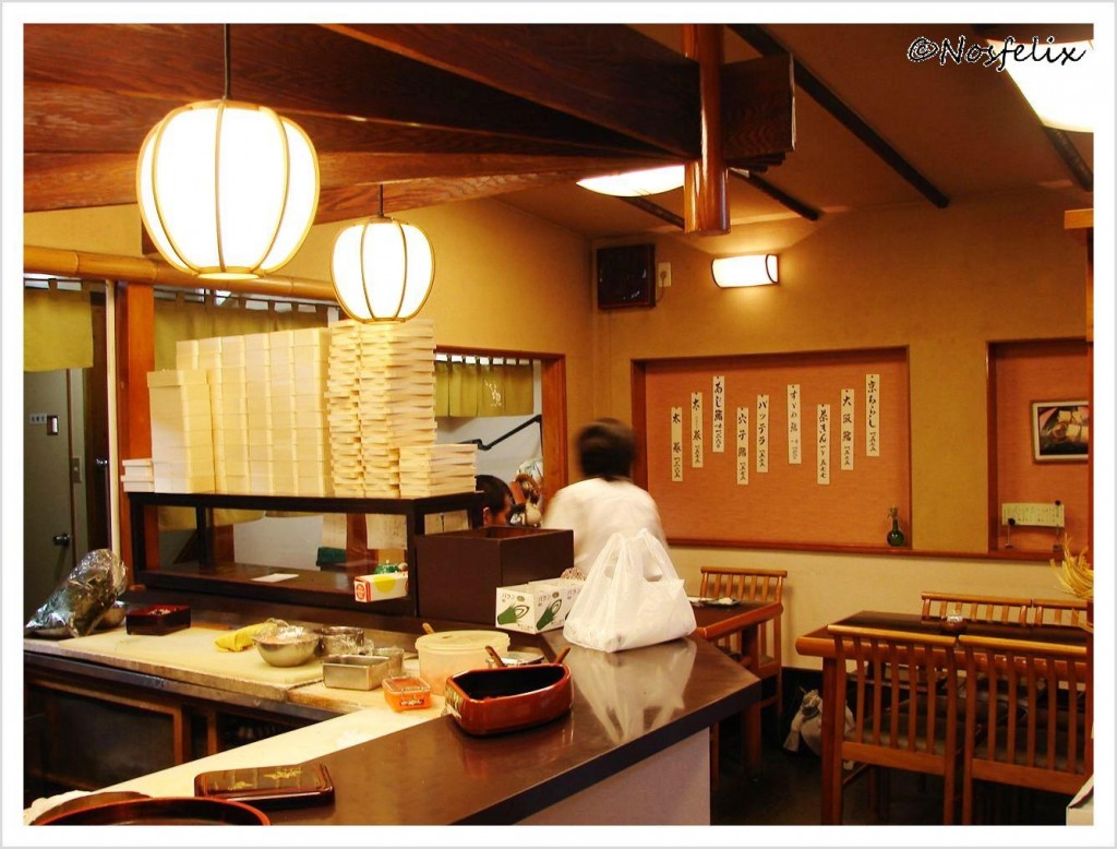 Sushi Restaurants in Tokyo | Baikoh, interior, tables and counter